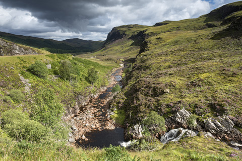 Vereinigtes Königreich, Schottland, Blick auf den Fluss Dundonell in den Northern Highlands, lizenzfreies Stockfoto