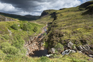Vereinigtes Königreich, Schottland, Blick auf den Fluss Dundonell in den Northern Highlands - ELF000187
