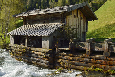 Österreich, Tirol, Historische Holzmühle in Seebach - ES000379