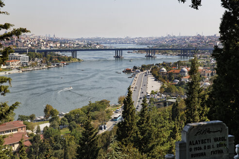 Türkei, Istanbul, Blick vom Pierre Loti Hügel zum Goldenen Horn - SIEF003777