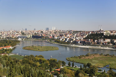 Türkei, Istanbul, Blick vom Pierre Loti Hügel über das Goldene Horn - SIEF003779