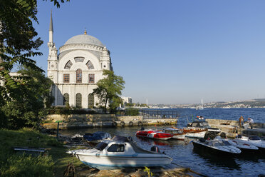 Türkei, Istanbul, Blick auf die Dolmabahce-Moschee - SIE003784