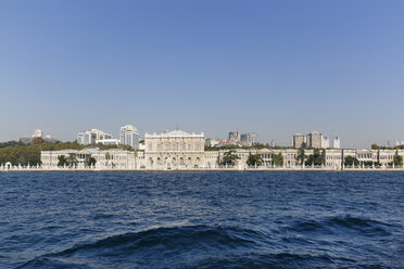 Türkei, Istanbul, Blick auf den Dolmabahce-Palast - SIE003788