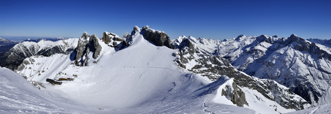 Deutschland, Bayern, Blick auf das Karwendelgebirge, lizenzfreies Stockfoto