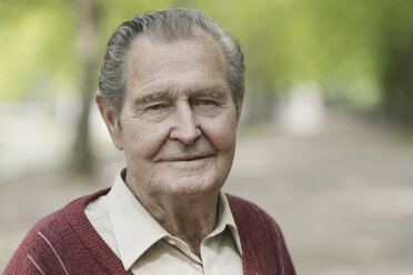 Germany, Cologne, Portrait of senior man in park, close up - JAT000012