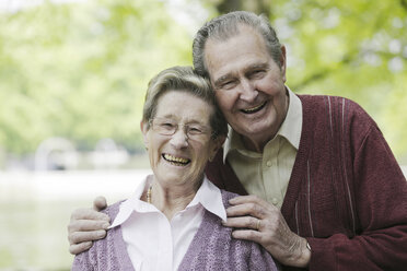 Germany, Cologne, Portrait of senior couple in park, smiling - JAT000064