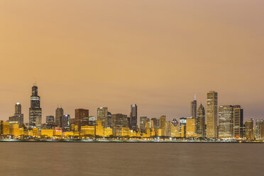 USA, Illinois, Chicago, View of Willis Tower at Lake Michigan - FOF005051