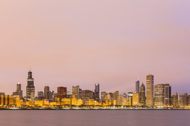 USA, Illinois, Chicago, View of Willis Tower at Lake Michigan - FO005052