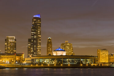 USA, Illinois, Chicago, View of Shedd Aquarium and Willis Tower at Lake Michigan - FOF005059
