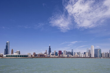 USA, Illinois, Chicago, View of Shedd Aquarium and Willis tower with Lake Michigan - FOF005071