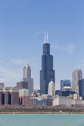 USA, Illinois, Chicago, View of Willis Tower with Lake Michigan - FO005073