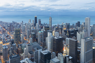 USA, Illinois, Chicago, Blick vom Willis Tower auf den Michigansee - FO005089