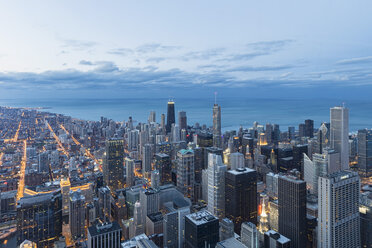 USA, Illinois, Chicago, Blick vom Willis Tower auf den Michigansee - FO005090