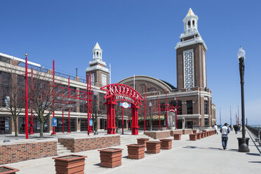 Vereinigte Staaten, Illinois, Chicago, Blick auf Navy Pier am Michigansee - FO005108