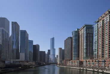 United States, Illinois, Chicago, View of Skyscraper along Chicago River - FO005112