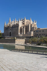 Spanien, Mallorca, Palma, Blick auf die Kathedrale La Seu - AM000228