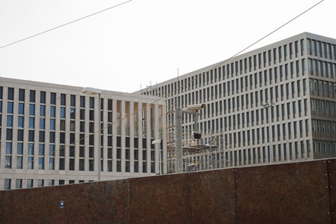 Deutschland, Berlin, Blick auf den BND-Neubau des Bundesnachrichtendienstes, lizenzfreies Stockfoto