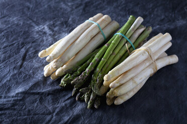 Bunch of green and white asparagus on textile, close up - CSF019304