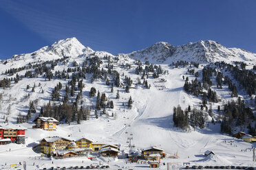 Österreich,Salzburg, Skigebiet mit Plattenspitz - SIEF003860