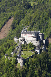 Österreich, Salzburg, Blick auf die Burg Hohenwerfen - SIE003890