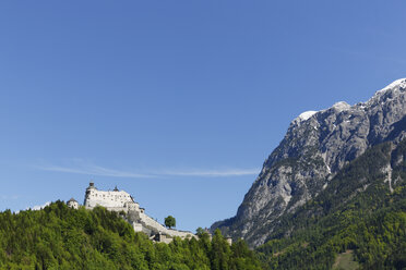 Österreich, Salzburg, Blick auf die Burg Hohenwerfen - SIE003892