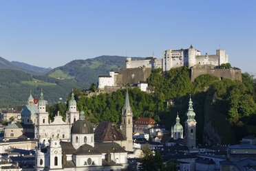 Österreich, Salzburg, Ansicht der Stiftskirche - SIE003927