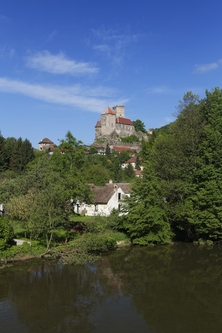 Österreich, Blick auf die Burg Hardegg in der kleinsten Stadt, lizenzfreies Stockfoto