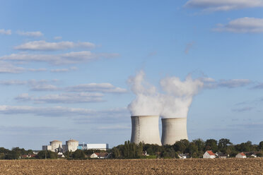 France, View of Nuclear Power Plant - GW002235