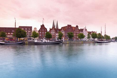 Deutschland, Schleswig Holstein, Lübeck Blick auf das Hafenmuseum - MSF002922