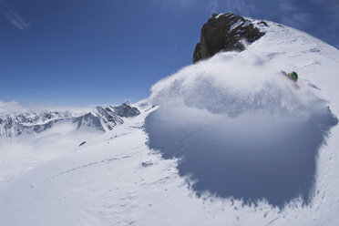 Austria, Tyrol, Mature man skiing in slope - FF001353