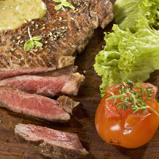 Grilled rib eye steak with herb sauce on wood - CH000030