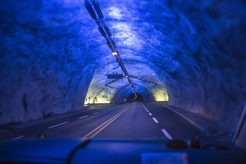 Norwegen, Blaues Licht im Laerdal-Tunnel, lizenzfreies Stockfoto