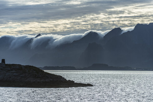 Norway, Clouds roll over mountains - HWO000014