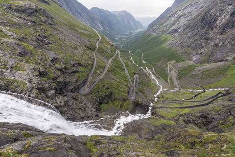 Norwegen, Blick auf die Trolls' Ladder, lizenzfreies Stockfoto