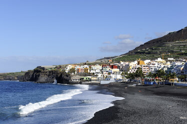 Spanien, Kanarische Inseln, Blick auf Häuser in Puerto Naos - LH000152