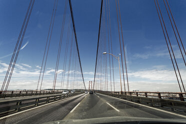 Portugal, Lissabon, Setubal, Blick auf die Brücke 25 de Abril - MSF002948