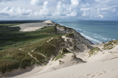 Dänemark, Blick auf die Wanderdüne Rubjerg Knude an der Nordsee, lizenzfreies Stockfoto
