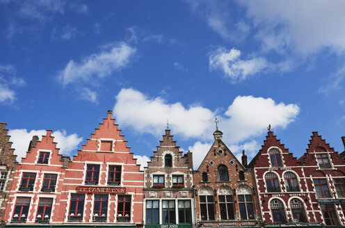 Belgien, Brügge, Historische Häuser am Marktplatz - GW002251