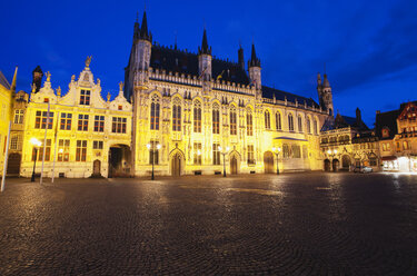 Belgien, Brügge, Blick auf das Rathaus am Burgplatz - GW002248