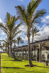 Spanien, Blick auf das Lopesan Restaurant und das Einkaufszentrum in Maspalomas - MABF000105