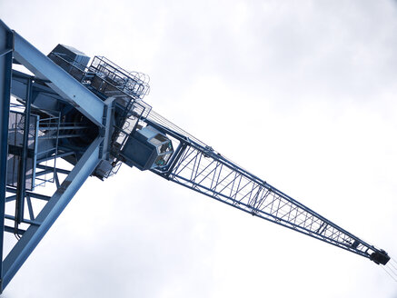 Germany, Offenbach, View of old shipyard crane - BSC000287