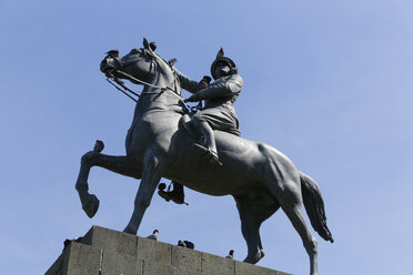 Türkei, Izmir, Blick auf die Statue am Cumhuriyet Meydani-Platz - SIE003954