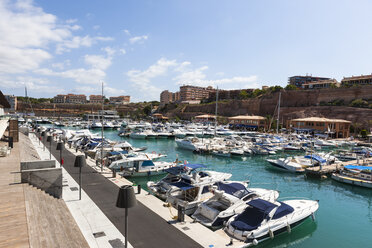 Spanien, Mallorca, Blick auf Boote in Port Adriano - AMF000334