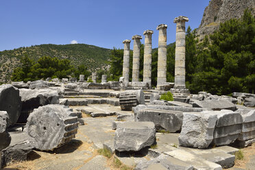 Türkei, Blick auf den Athena-Tempel in der archäologischen Stätte - ES000412