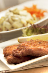 Viennese Schnitzel on plate, close up - OD000059