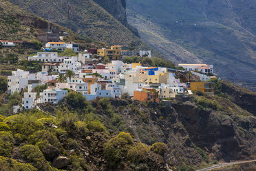 Spain, Cliffs in Anaga Mountain beach with Playa del Roque de las Bodegas - AM000452