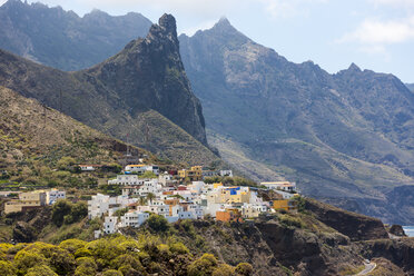 Spain, Cliffs in Anaga Mountain beach with Playa del Roque de las Bodegas - AM000453