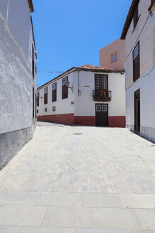 Spanien, Blick auf die Kirche San Juan Bautistain - AM000438