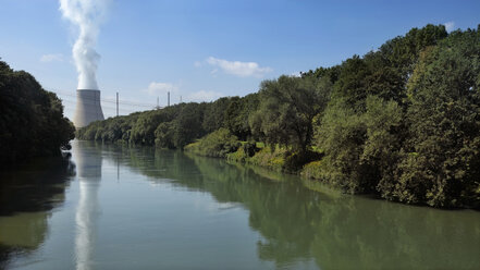 Germany, Bavaria, Landshut, View of nuclear power plant - RDF001064