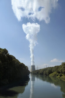 Germany, Bavaria, Landshut, View of nuclear power plant - RDF001063